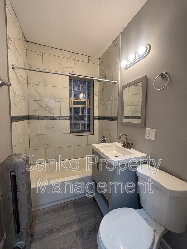 Foto del edificio - 654 E 81st St