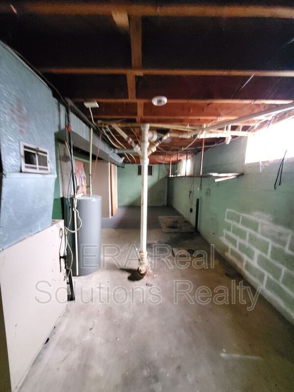 Building Photo - 1494 Selkirk Rd