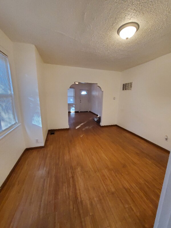 Foto del edificio - 8414 Midland Blvd