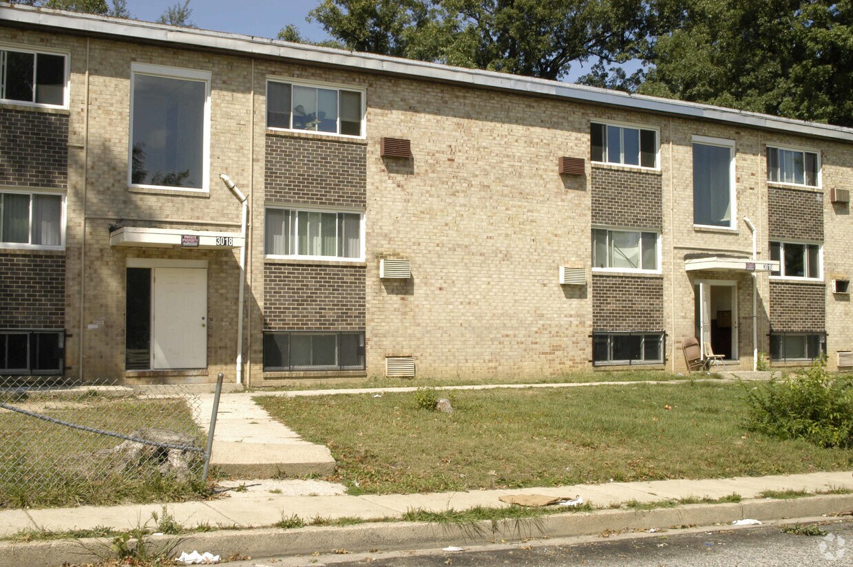 Building Photo - 3016 Dupont Ave