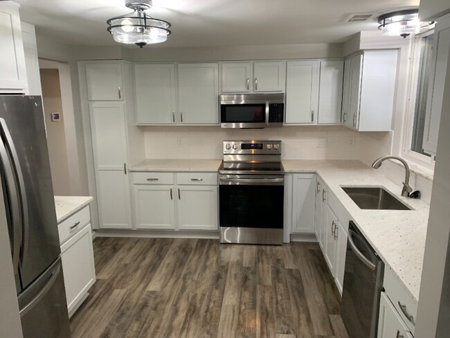 Foto del edificio - 2605 Little Trail Rd