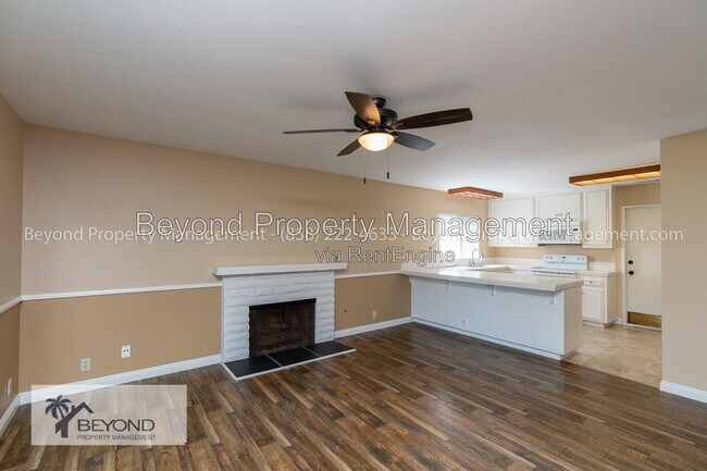 Building Photo - 902 La Sombra Dr