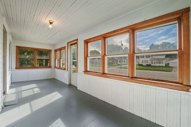 Foto del edificio - 568 W Main St