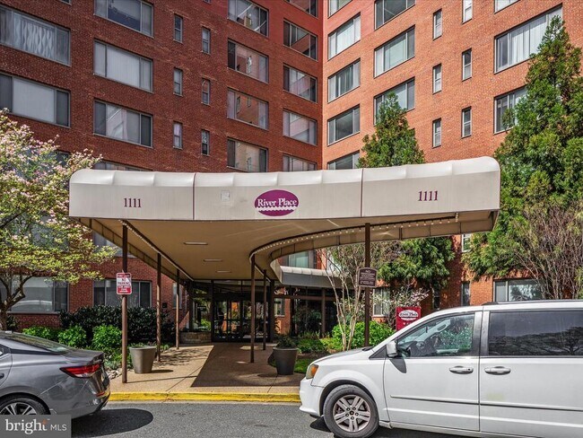 Foto del edificio - 1111 Arlington Blvd