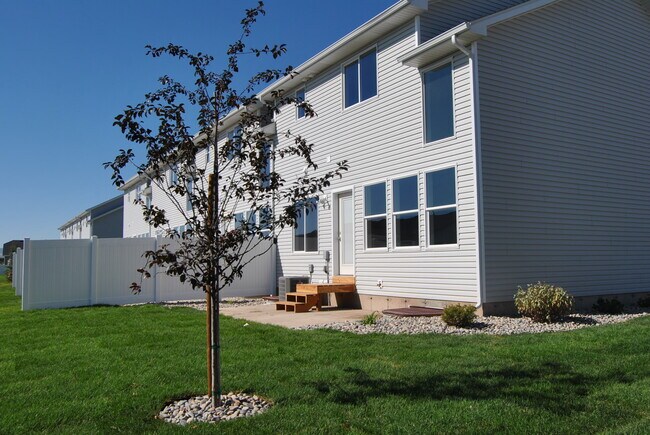 Building Photo - 1147 Villa Vista Dr