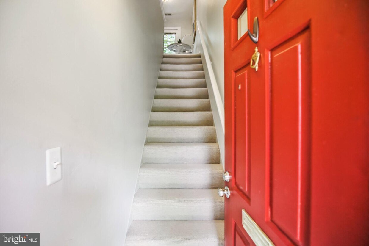 2623 S Walter Reed Dr Unit B, Arlington, VA 22206 Room for Rent in