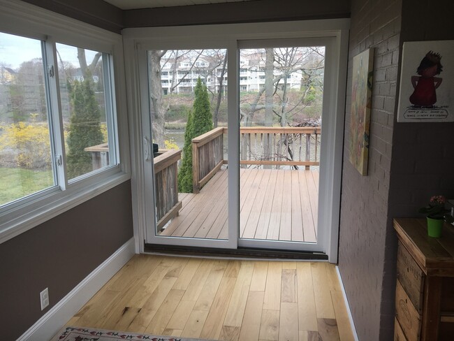 Building Photo - Furnished 3 Bedroom Rental Near the Water