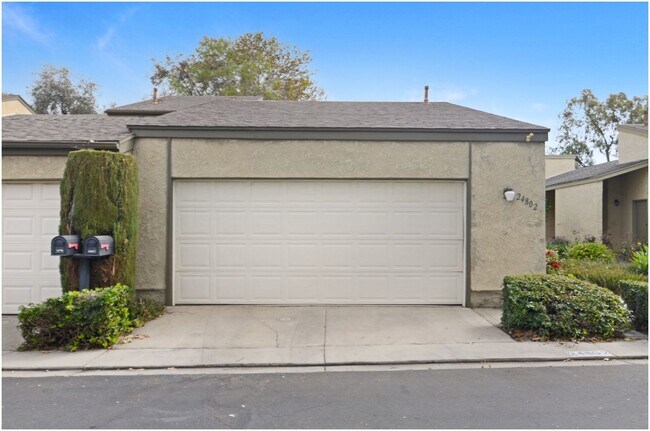 Foto del edificio - CHARMING SINGLE LEVEL HOME!