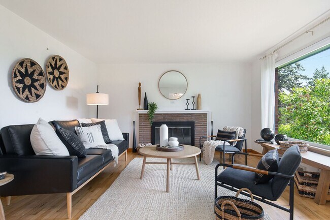 Foto del edificio - Pets Welcome, Quite Street, Elevated View,...