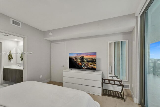 Foto del edificio - 488 NE 18th St