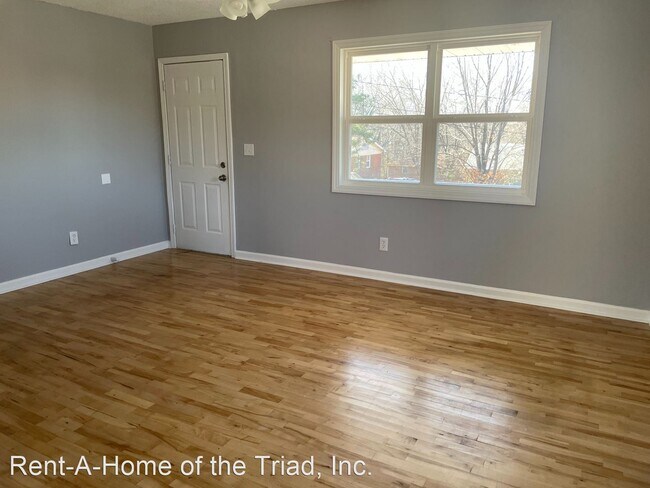 Foto del edificio - 3 br, 1 bath House - 818 Waugh Street