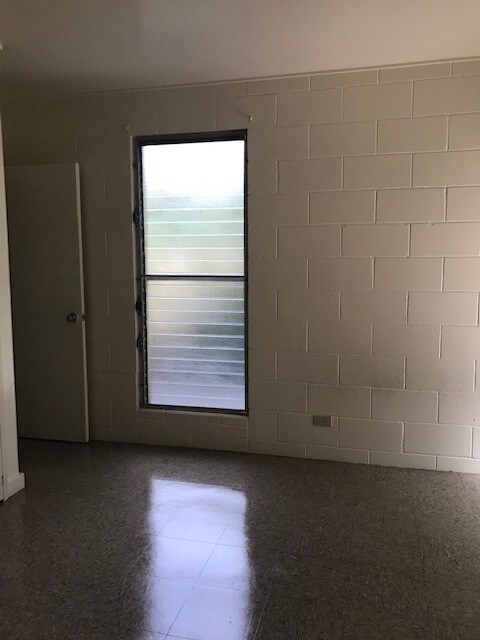 front door - 3422 Waialae Ave