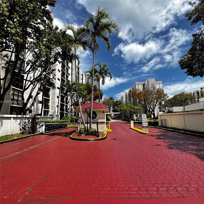 Foto del edificio - 16919 N Bay Rd
