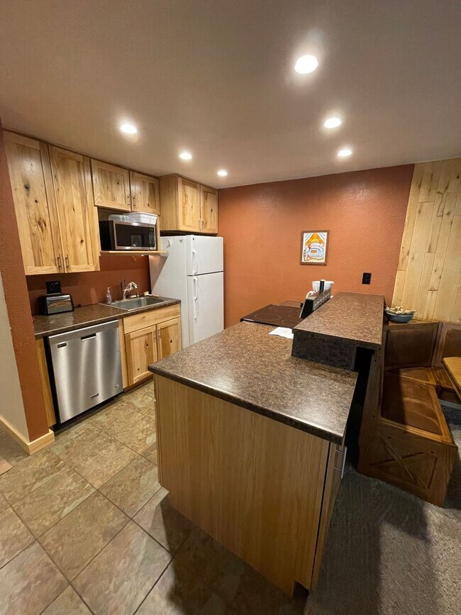 Foto del edificio - WINTER RENTAL- 2 Bedroom/1 Bath w/Washer/D...