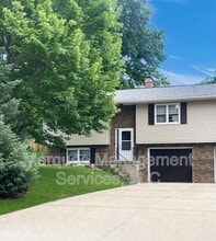 Building Photo - 140A Woodview Dr