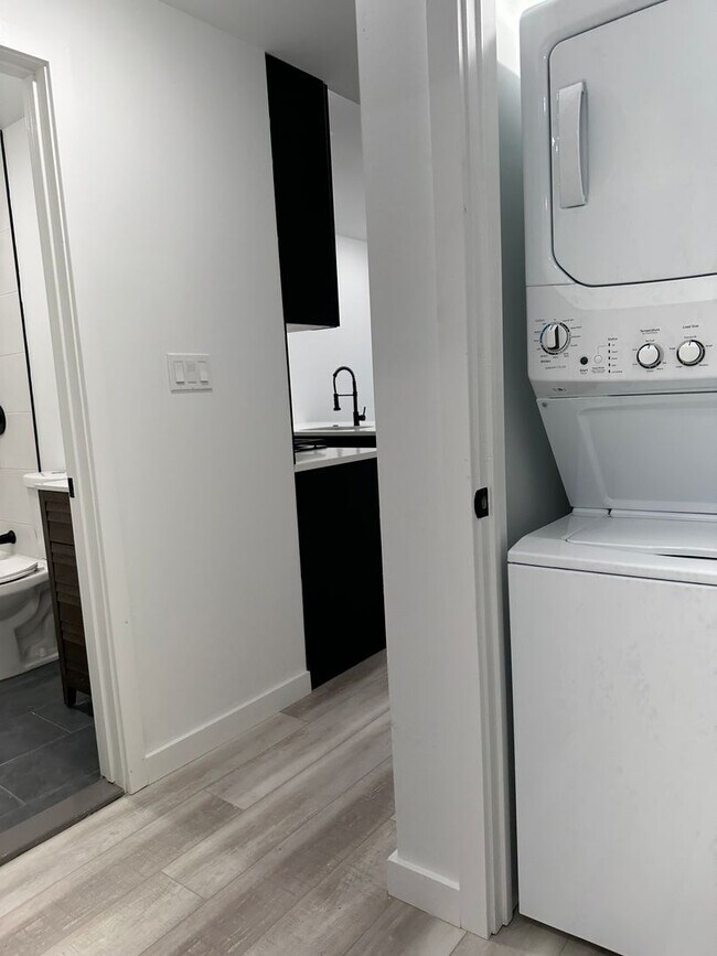 Foto del edificio - Modern & spacious 2Bedroom 1Bath Apartment