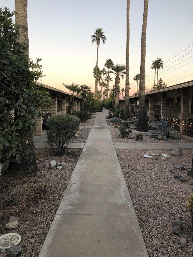 Primary Photo - 2350 E University Dr