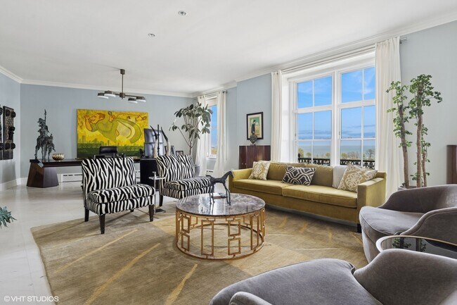 Foto del edificio - 3400 N Lake Shore Dr