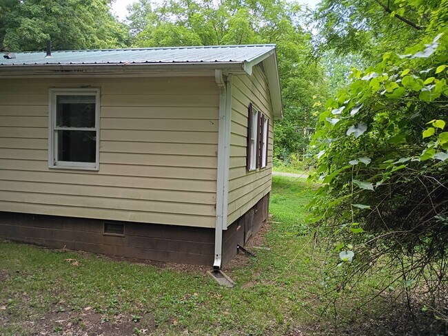 Foto del edificio - 5323 Eno River Dr