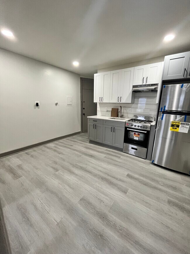 838 Avenida Communipaw 1F - 818 Communipaw Ave