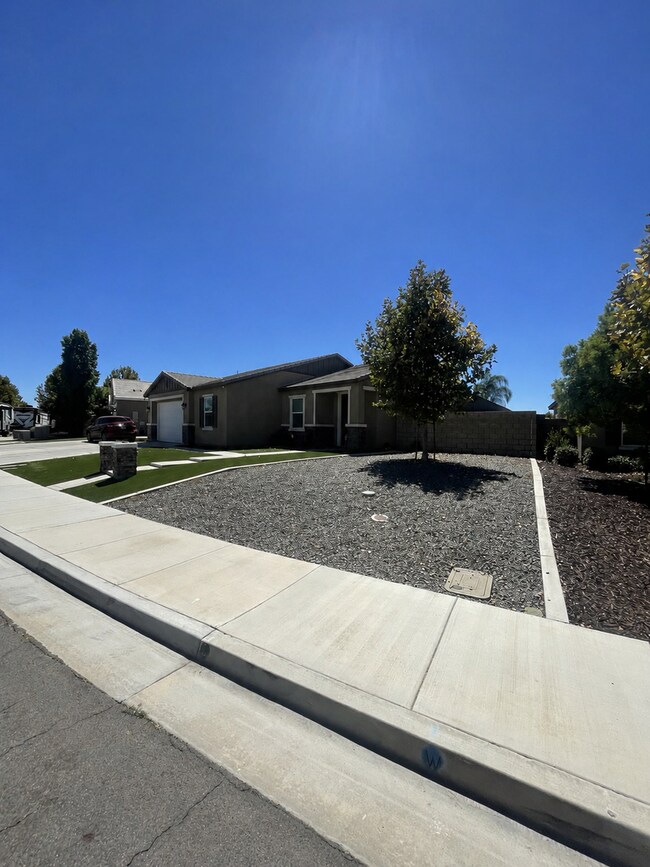 Foto del edificio - 31871 Eaton Ln