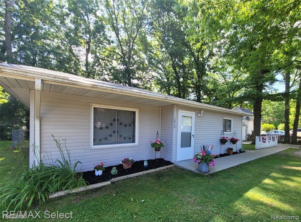1513 East Dr, Flint, MI 48532 Townhome Rentals in Flint MI