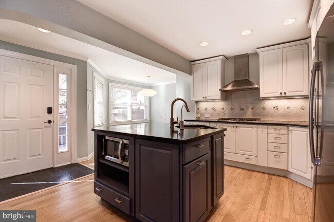 Foto del edificio - 403 W Rosemary Ln