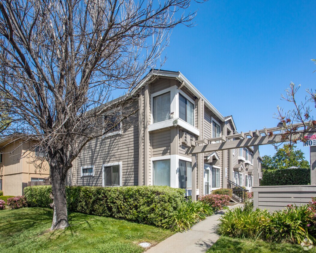 Building Photo - 3223 Clayton Rd