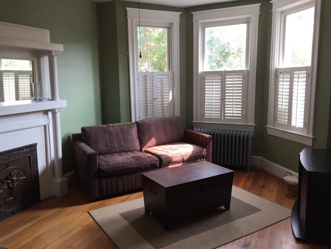 Foto del edificio - 1353 Spring Rd NW