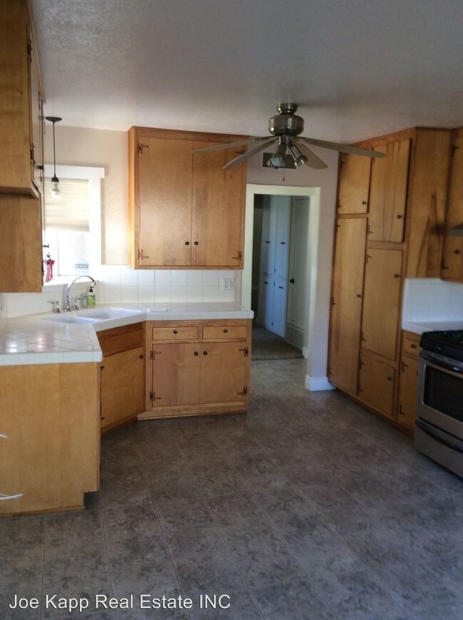 Building Photo - 3 br, 2 bath House - 217 S. Carrillo Rd