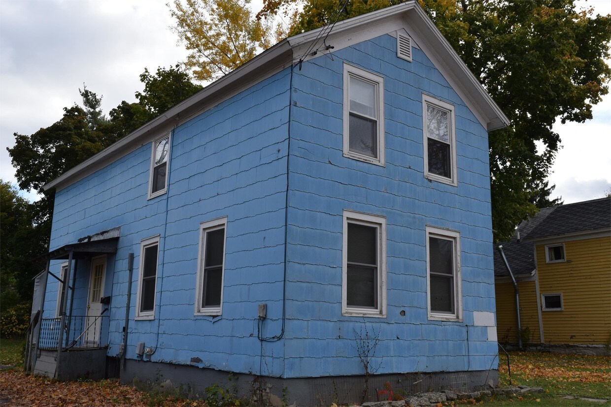 Primary Photo - 606 Lansing St