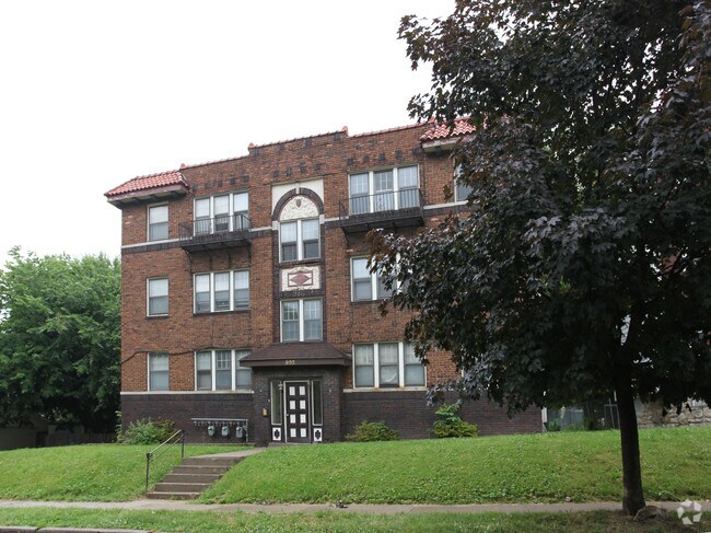 Building Photo - 905 E 28th St