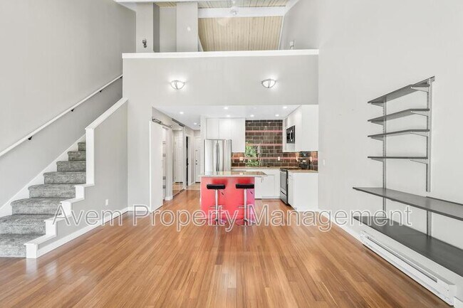 Building Photo - 4 Touchstone Dr
