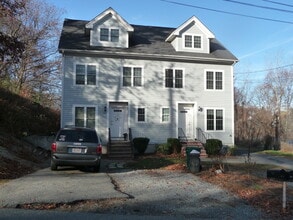 Building Photo - 104 Pond St