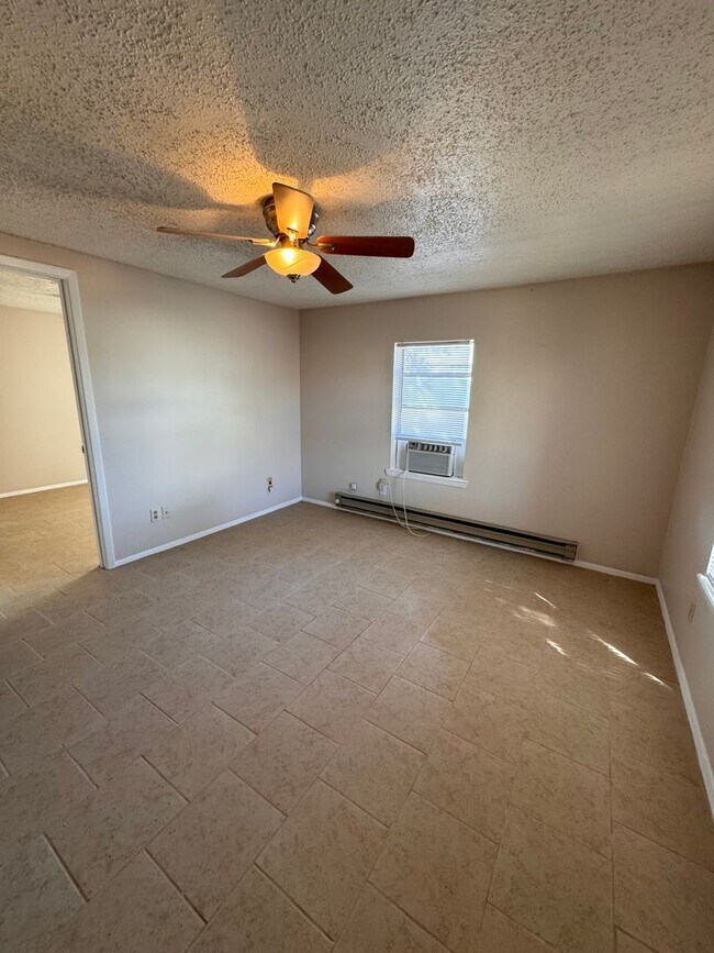 Building Photo - Move in ready!