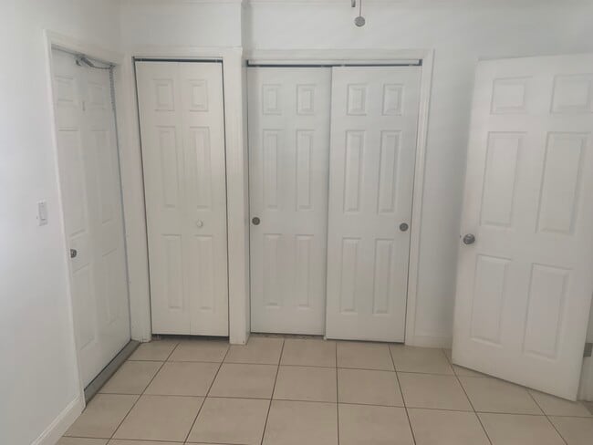 Building Photo - 1864 NE 46th St