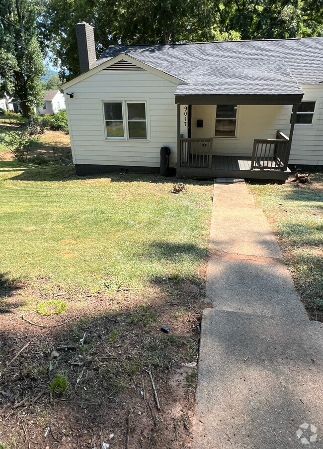 Building Photo - 9017 Belcrest Dr