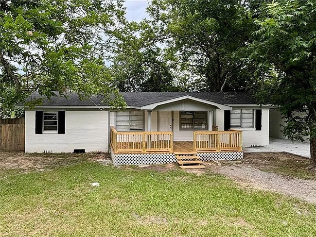 Building Photo - 466 Pinehill Dr
