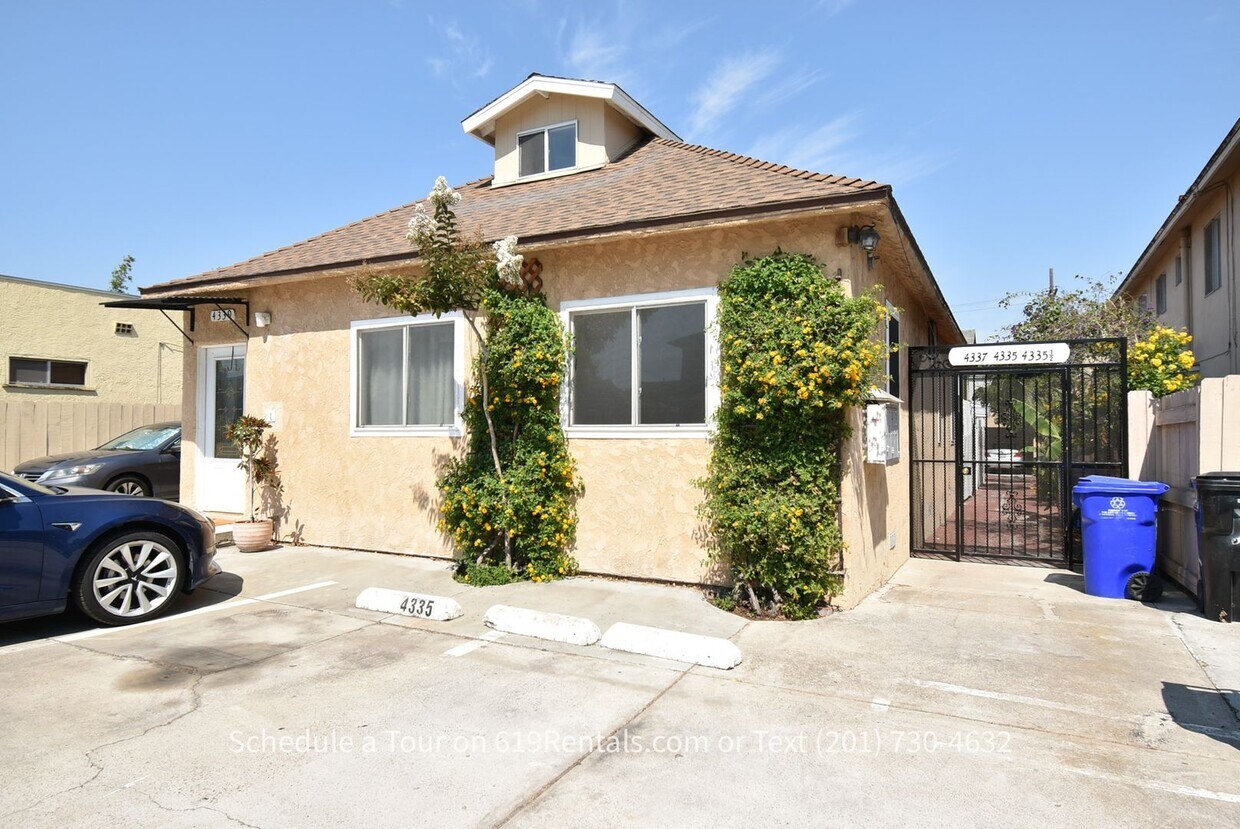 Foto principal - 3 Bedroom, 2 Bath House on Shared Lot