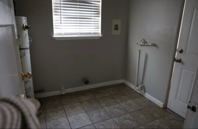 Foto del edificio - 1424 Sycamore Dr