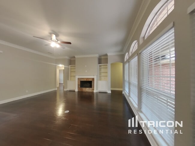 Building Photo - 716 Lakeview Dr