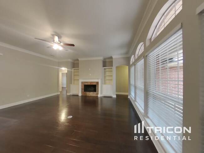 Foto del edificio - 716 Lakeview Dr