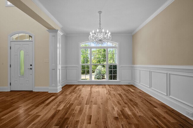 Building Photo - MUST SEE! 4 Bedroom Home with Private Wood...