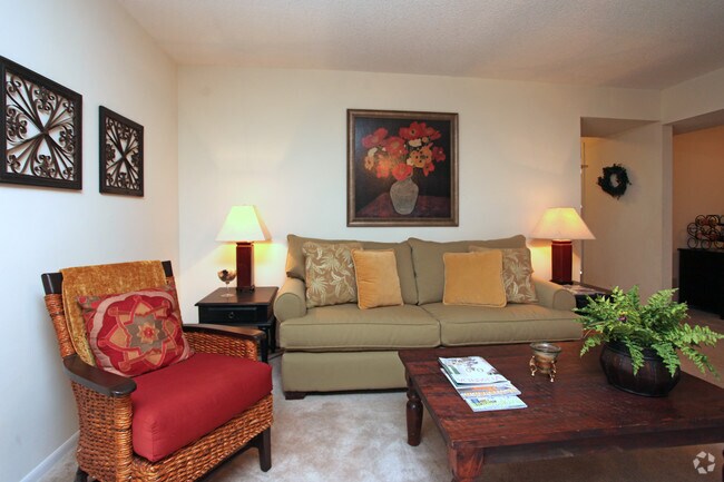Sala de estar - Terrace Oaks & Olde Battleground