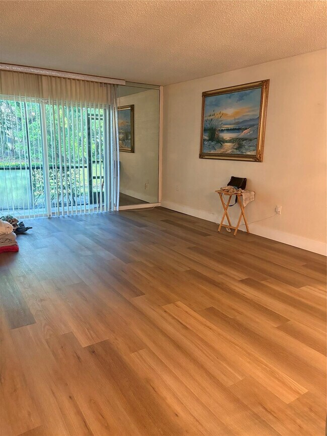 Foto del edificio - 8280 SW 24th St