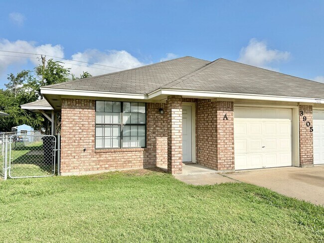 Foto del edificio - 3905 Hitchrock Dr