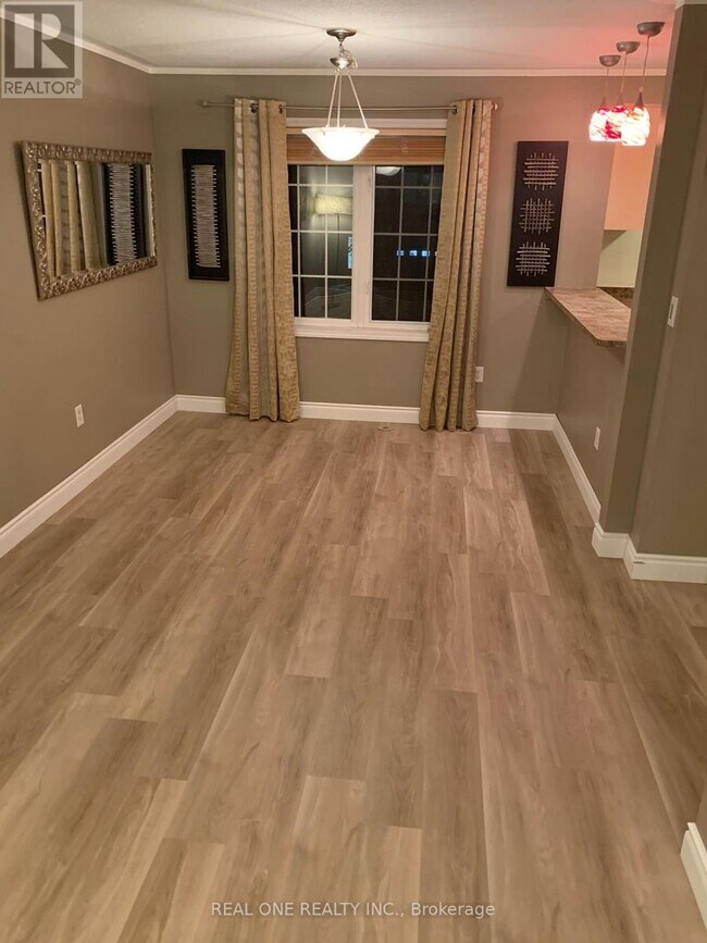 Building Photo - 3036 Dewridge Ave