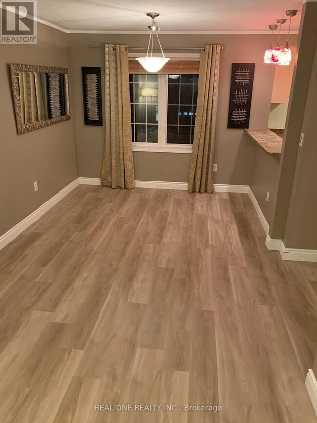 Photo du bâtiment - 3036 Dewridge Ave