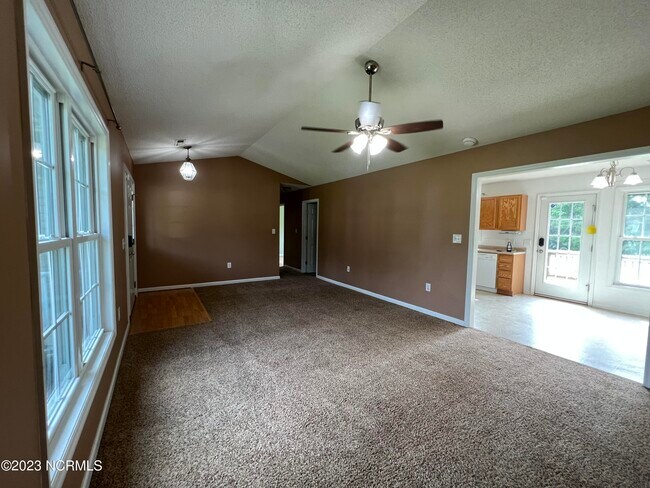 Building Photo - 105 Gregory Dr