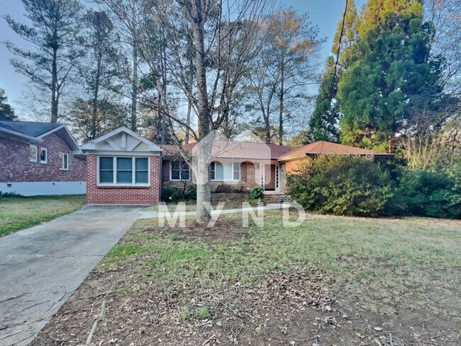 Building Photo - 1205 Briar Hills Dr NE